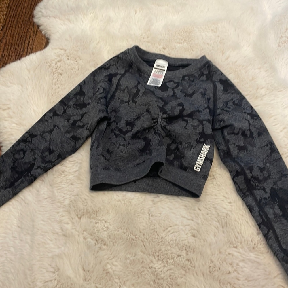 Gymshark Adapt Fleck Seamless Long Sleeve Crop Top in Camo size XS